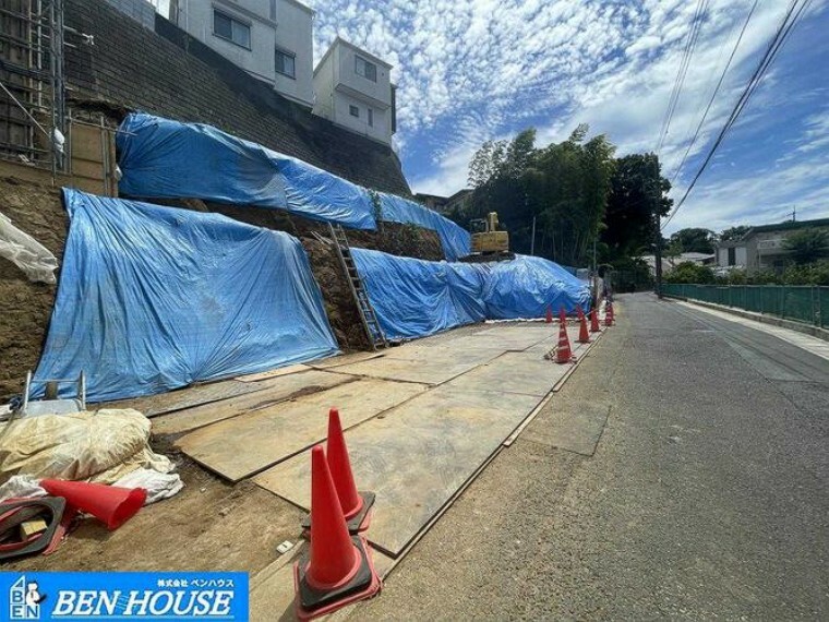 現況外観写真 ・穏やかな雰囲気漂う閑静な住宅街に佇む4LDK新築住宅。・暖かい太陽の日差しを浴びる、眺望良好なお住まいです。