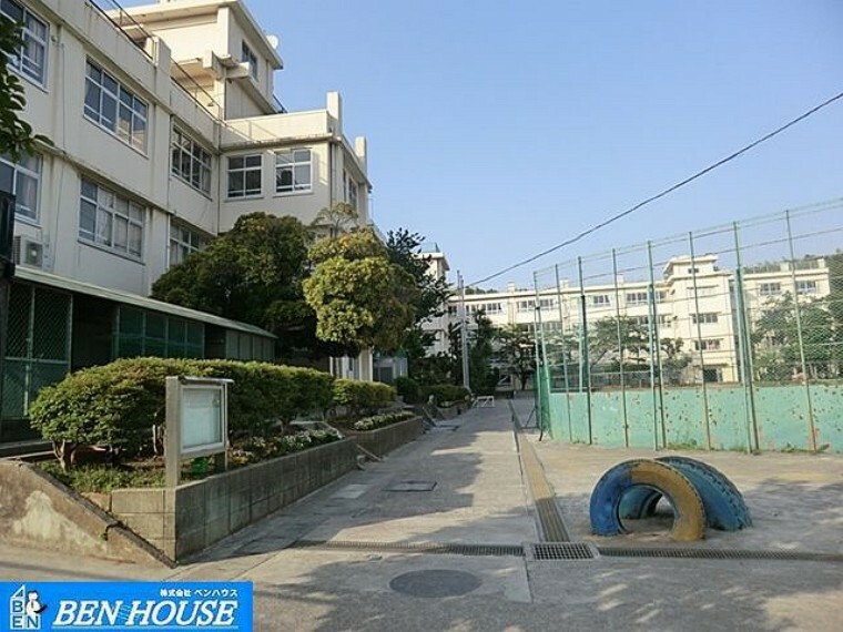 川崎市立菅生小学校 徒歩6分。教育施設が近くに整った、子育て世帯も安心の住環境です。（約470m）