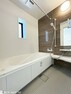 同仕様写真（内観） 浴室（同仕様参考写真）・脚を伸ばしてくつろげる1坪サイズの浴室でバスタイムを快適に過ごすことができます。