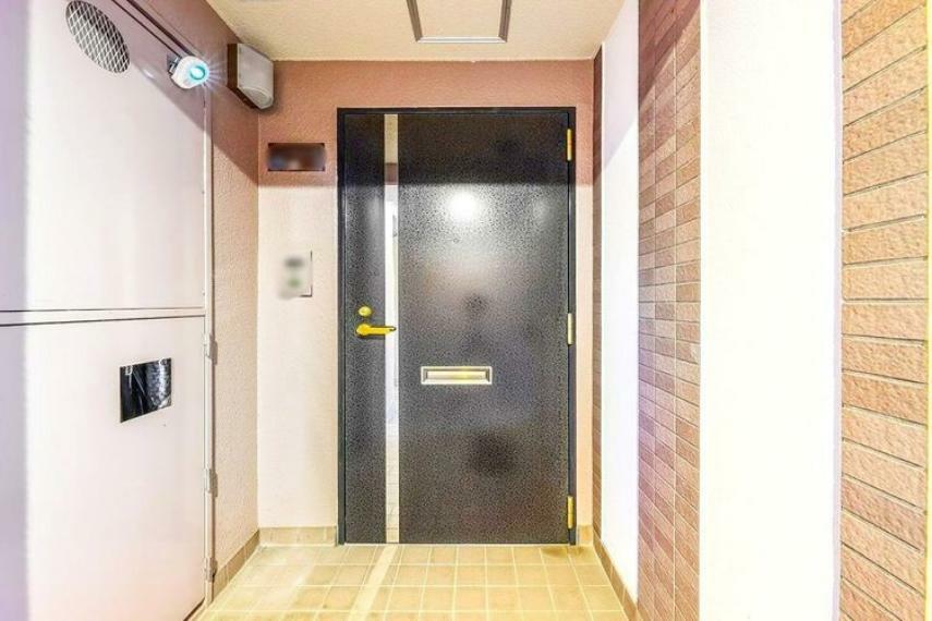 【玄関アルコープ】玄関アルコープは廊下から室内が覗きづらくなりプライバシーを保てるメリットがあります。