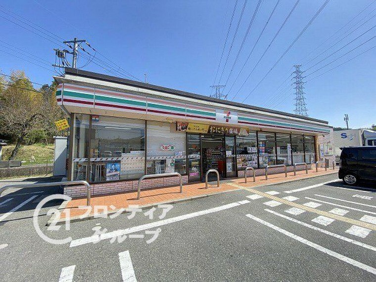 コンビニ セブンイレブン生駒南田原町店 徒歩47分。