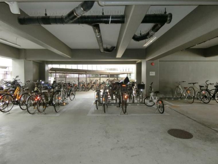 駐輪場 駐輪場も確保されています！たくさん自転車が停まっていますね