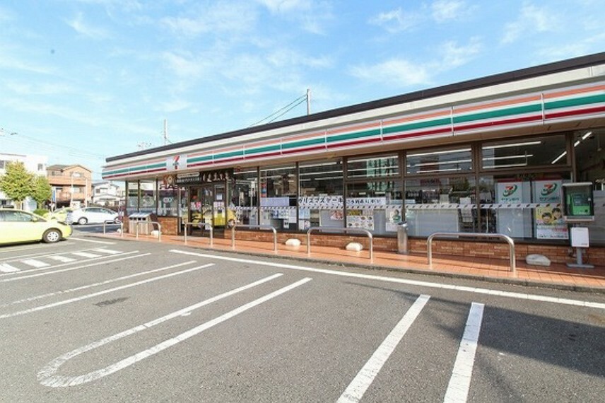 コンビニ セブンイレブン　座間ひばりが丘1丁目店まで約700m