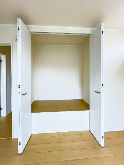 ウォークインクローゼット 広いウォークインクローゼットは主寝室にはかかせないスペース。