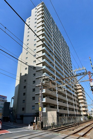 外観写真 小田急線「小田急相模原」駅まで徒歩約3分。2019年1月施工の築浅タワーマンションの一室です。