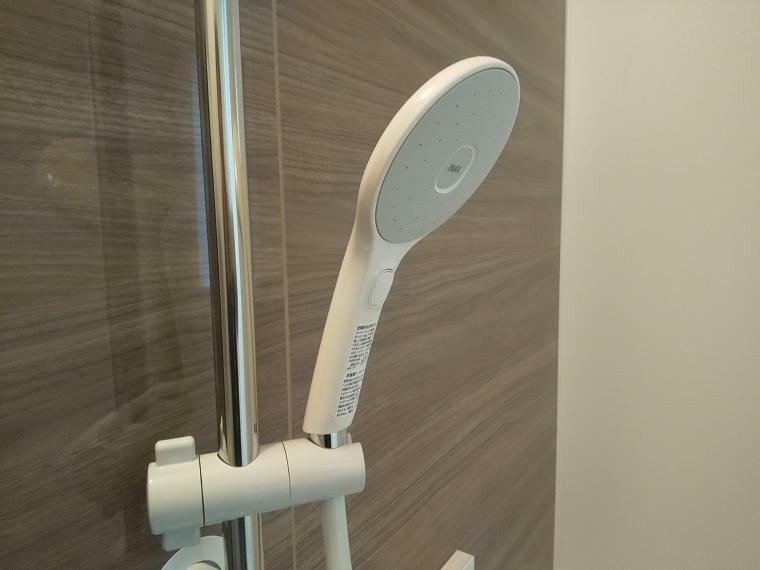 同仕様写真（内観） シャワーヘッドは手元で止水操作が出来る節水タイプです。 （同形状・同仕様となります）