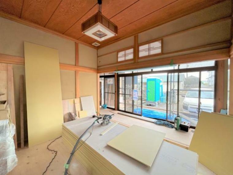 【リフォーム中】6帖和室を撮影しました。壁はクロスを張り替え、畳は表替えをします。