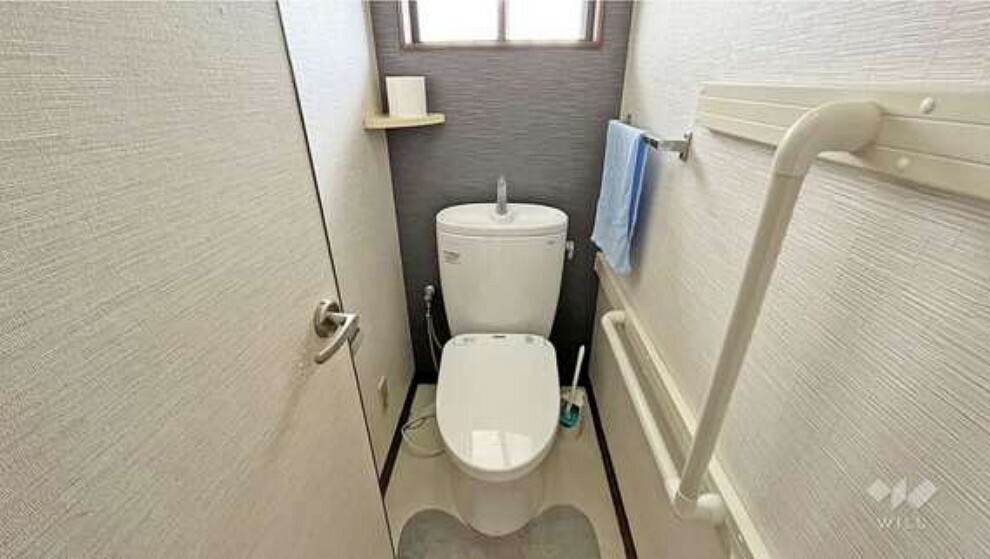 トイレ 1Fトイレ。温水洗浄便座つきなので清潔を保てます。