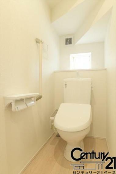 ■現地撮影写真■1・2階ともに『節水省エネ仕様シャワートイレ』を採用しています！