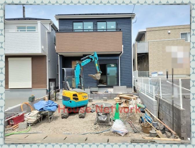 現況外観写真 建物は近隣の同建設会社施工の完成物件がご覧になれます。2024年4月26日撮影