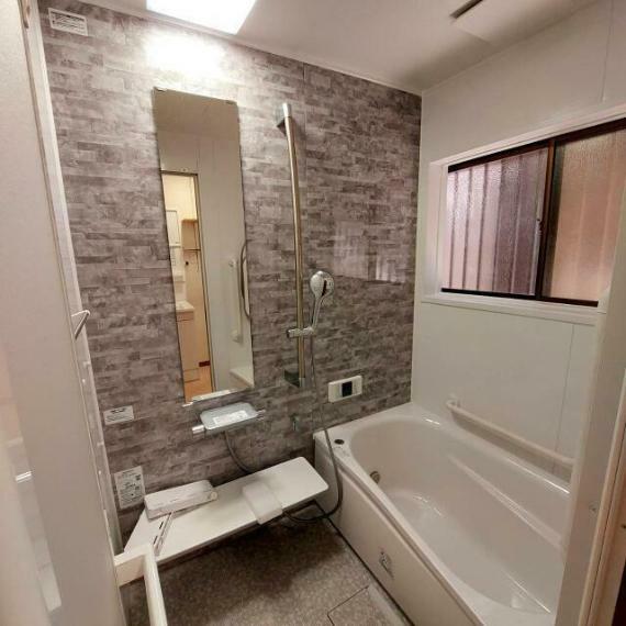 浴室 ゆったり入れる浴槽、一坪サイズのゆとりの空間。一日の疲れを癒してくれるくつろぎのバスタイムを…
