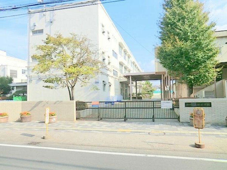 小学校 横浜市立戸塚小学校　約1136m