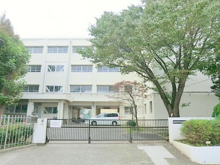 小学校 横浜市立下和泉小学校　約440m