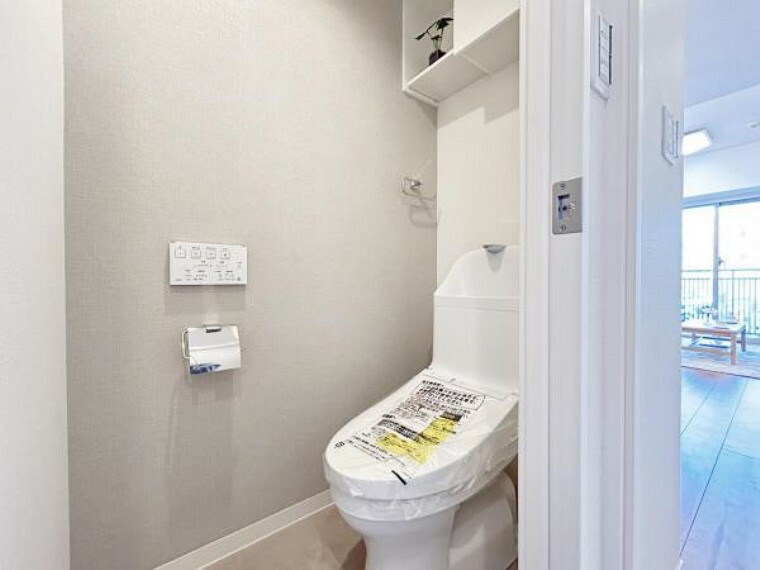 トイレ 白を基調とした清潔感あふれる空間となっております