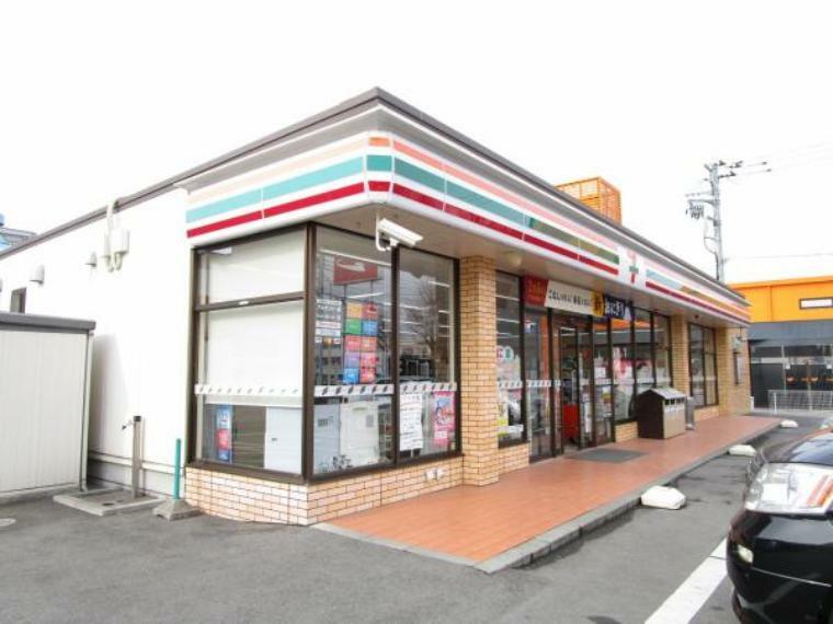 コンビニ 【周辺環境/コンビニ】セブンイレブン前橋西片貝1丁目店まで450m（徒歩約6分）徒歩圏内なので、飲み物やお弁当などのちょっとした買い物に重宝しそうですね。