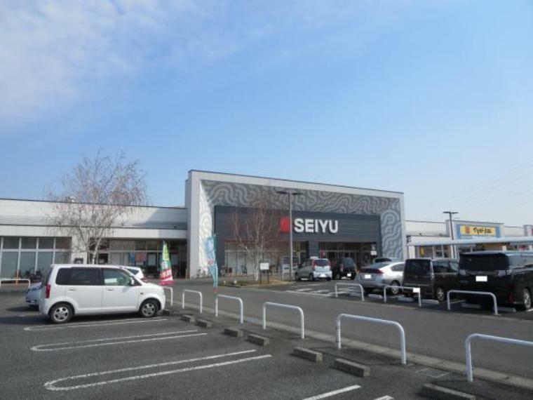 スーパー 【周辺施設】西友伊勢崎茂呂店様まで約1650m（車3分）。車ですぐの距離にスーパーがあると、お仕事帰りにも買い物に行きやすいですね。