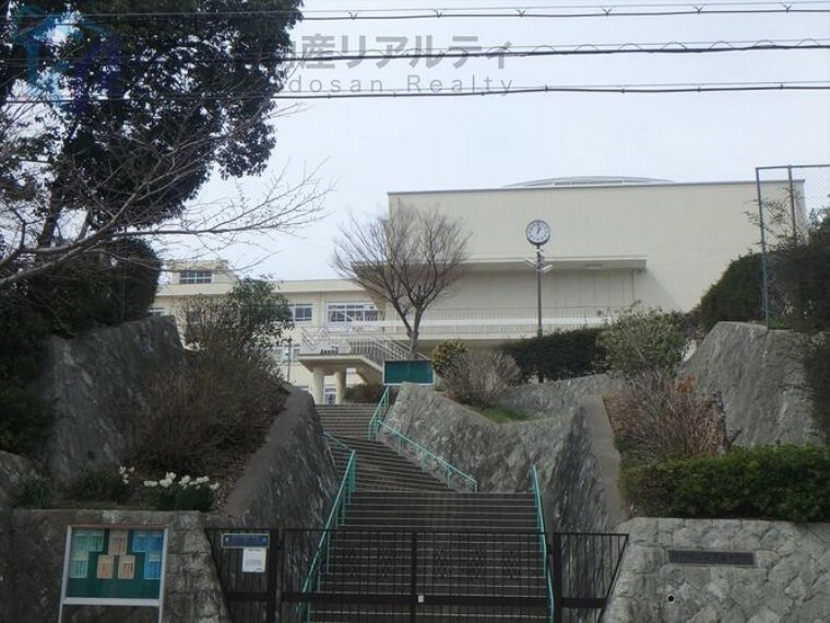 中学校 神戸市立高取台中学校 徒歩15分。