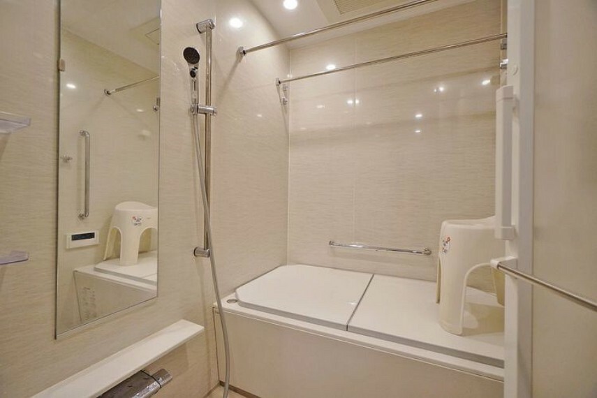浴室 【バス】毎日の疲れを癒やしてくれる、フルオートバス。1317の広いお風呂です。