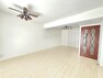 居間・リビング リビング　画像はCGにより家具等の削除、床・壁紙等を加工した空室イメージです。