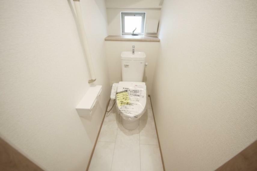 トイレ 1・2階共に快適なウォシュレットトイレ、手摺付でご年配の方も安心です