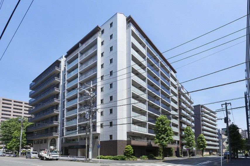 外観写真 2015年築、ペットと暮らせるマンション「クリオ新横浜ザ・イースト」です。