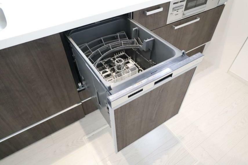 同仕様写真（内観） 食器洗浄乾燥機　同仕様　嬉しい食洗機付き 外から食器が見えないのでキッチンがスッキリしますね