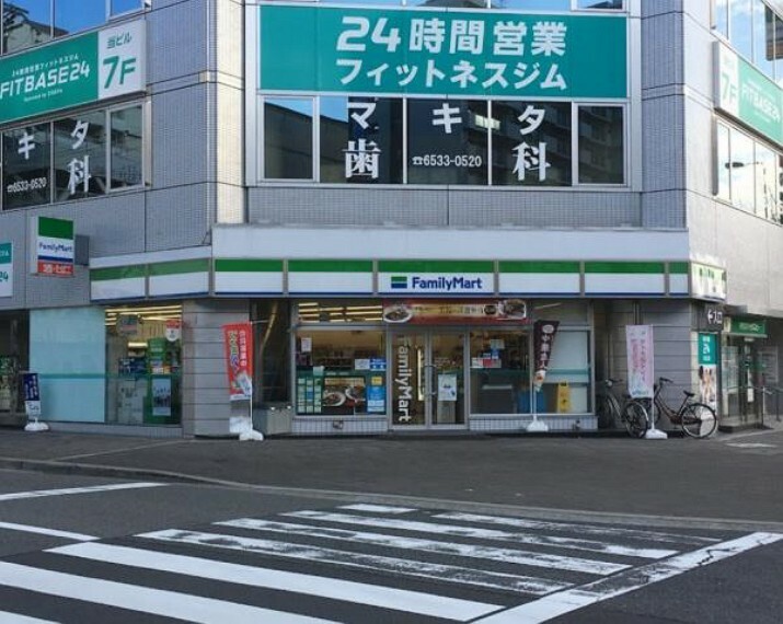 コンビニ ファミリーマート南堀江三丁目店