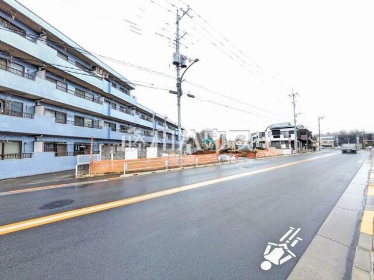 現況写真 接道状況および現場風景　【立川市西砂町5丁目】 見学はしたいけど、なかなか時間が取れない・・・そんな方に出勤前や仕事終わりにマイホームを見学できるサポートをいたします。