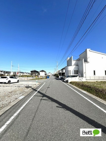 外観・現況 前面道路も広いので視界がいいです