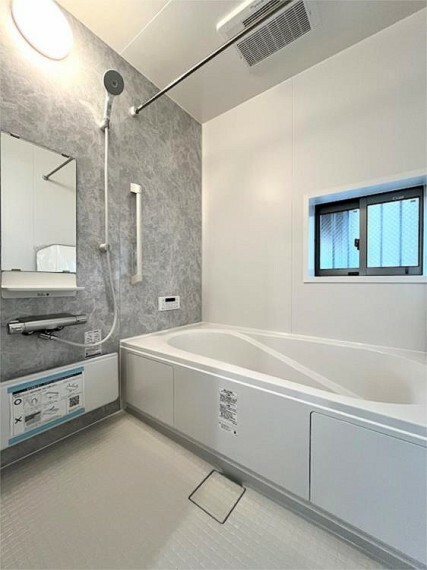 浴室 浴室暖房乾燥機付きの浴室は冬季のヒートショック緩和や、雨や夜間の洗濯物干しスペースとしても活躍します