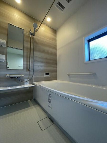 浴室 ■くつろぎの1坪浴室、追い焚き機能＆浴室乾燥機完備