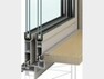構造・工法・仕様 樹脂アングルサッシ。サッシと窓枠のつなぎ目に、結露に強い「樹脂アングル」が使われています。  結露による窓枠の汚れやカビの発生を軽減でき、お手入れがラクになります。
