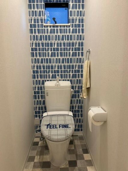 トイレ ホワイトで清潔感のある色合いですね