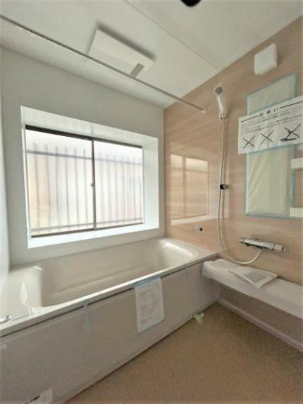 浴室 【リフォーム中】浴室は新品のユニットバスを設置予定です。浴槽は大人も足を伸ばしてゆったり浸かれる広さです。