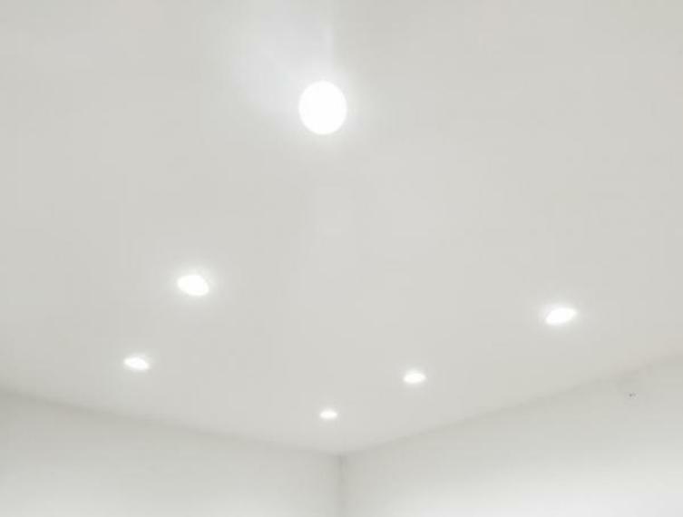 【同仕様写真】廊下やキッチンのライトはダウンライトに交換いたします。