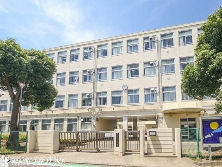 中学校 横浜市立上郷中学校　距離360m
