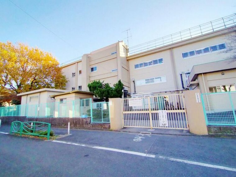 小学校 杉並区立高井戸第四小学校 徒歩6分。