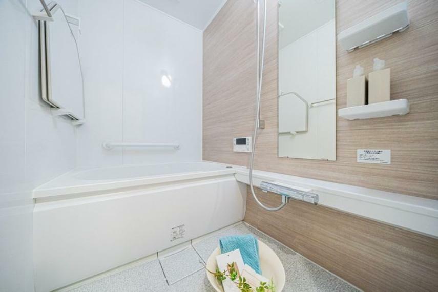 浴室 【浴室】一日の疲れを癒す浴室は清潔感のあり、ゆっくりをくつろげる空間に。