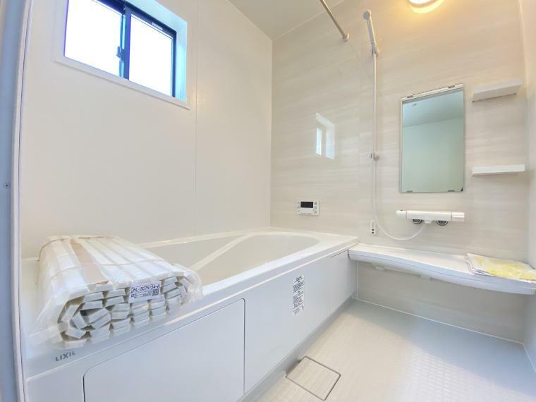 同仕様写真（内観） オートバスシステム・浴室暖房換気乾燥機を搭載した1坪タイプの浴室（2号棟同仕様）