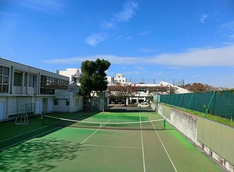 中学校 横浜市立高田中学校　距離約640m