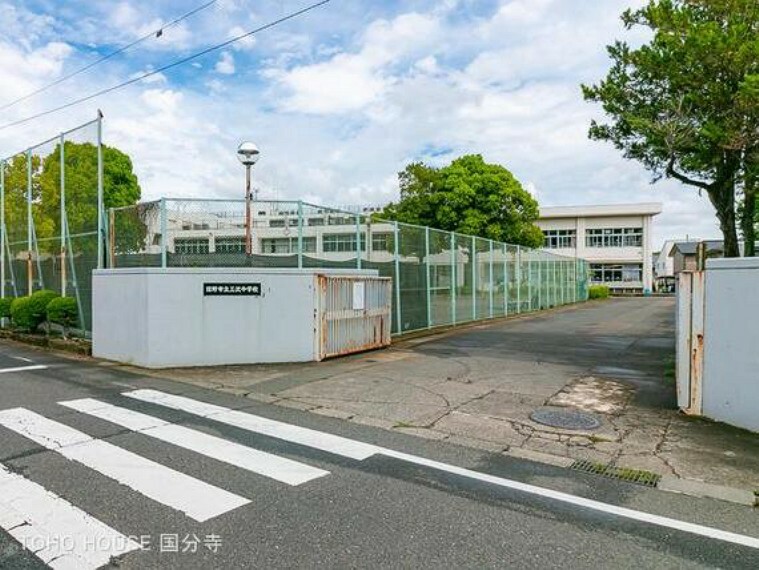 日野市立三沢中学校　距離820m