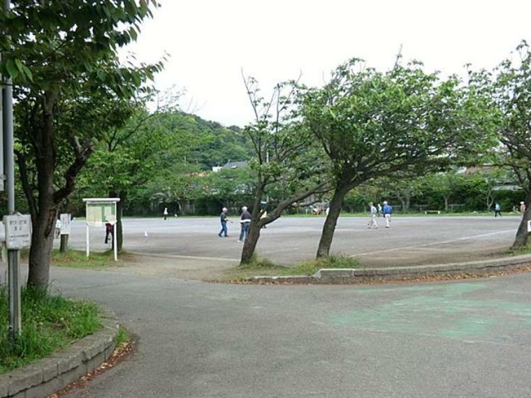 公園 第一運動公園（野球場やテニスコート、サッカーなどの練習ができる広場、ドックランスペースなどが整備されています。）