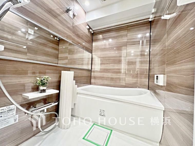 浴室 高級感溢れるカラーと大きさ・柔らかな曲線で構成されています。