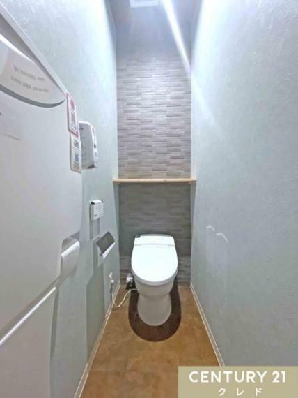 トイレ 【2階店舗側トイレ】 快適でオシャレなトイレ空間 見た目もオシャレなタンクレストイレに乳幼児連れ対応・おむつ交換台もございます。 快適なトイレ空間はお店全体のイメージアップにも繋がります