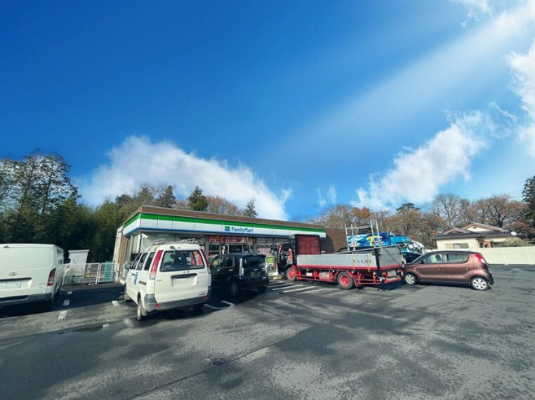 コンビニ ファミリーマート　つくばみらい高岡店