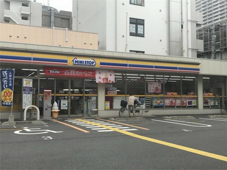 コンビニ セブンイレブン　越ヶ谷1丁目店