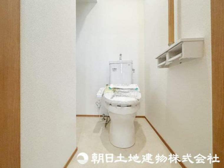 トイレ トイレは1階2階各階に付いております。朝家族で取り合いしなくていいですね！