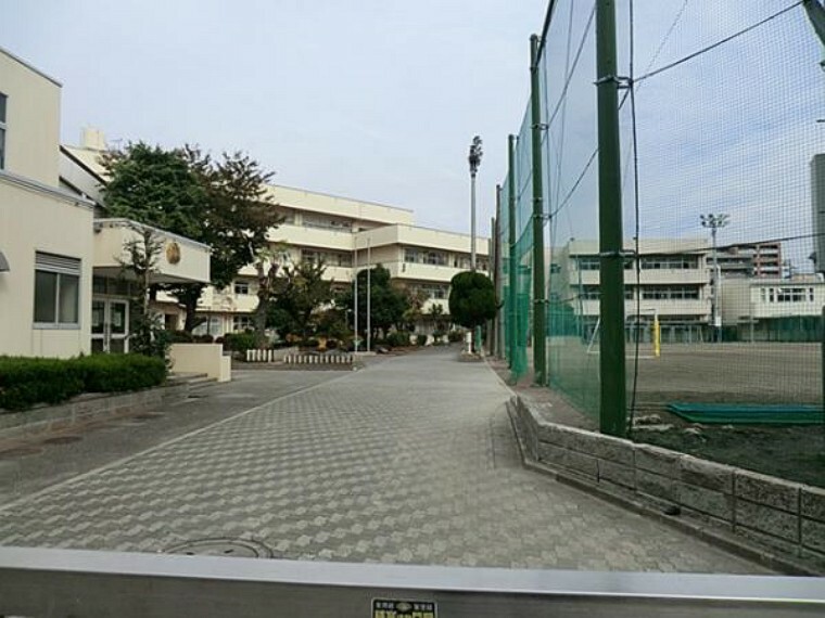 中学校 横浜市立鶴見中学校まで約1600m