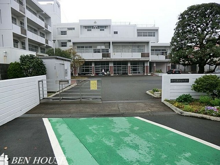 中学校 横浜市立栗田谷中学校 徒歩6分。部活動帰りの帰宅も安心の距離です！