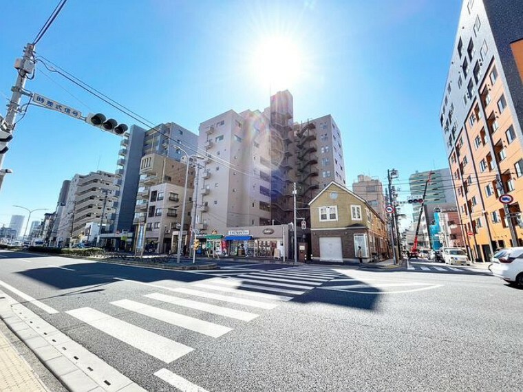 現況写真 【前面道路含む外観写真】